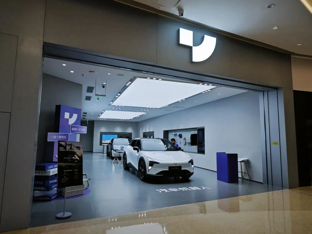 极越汽车4S店软膜天花吊顶与灯箱照明工程案例