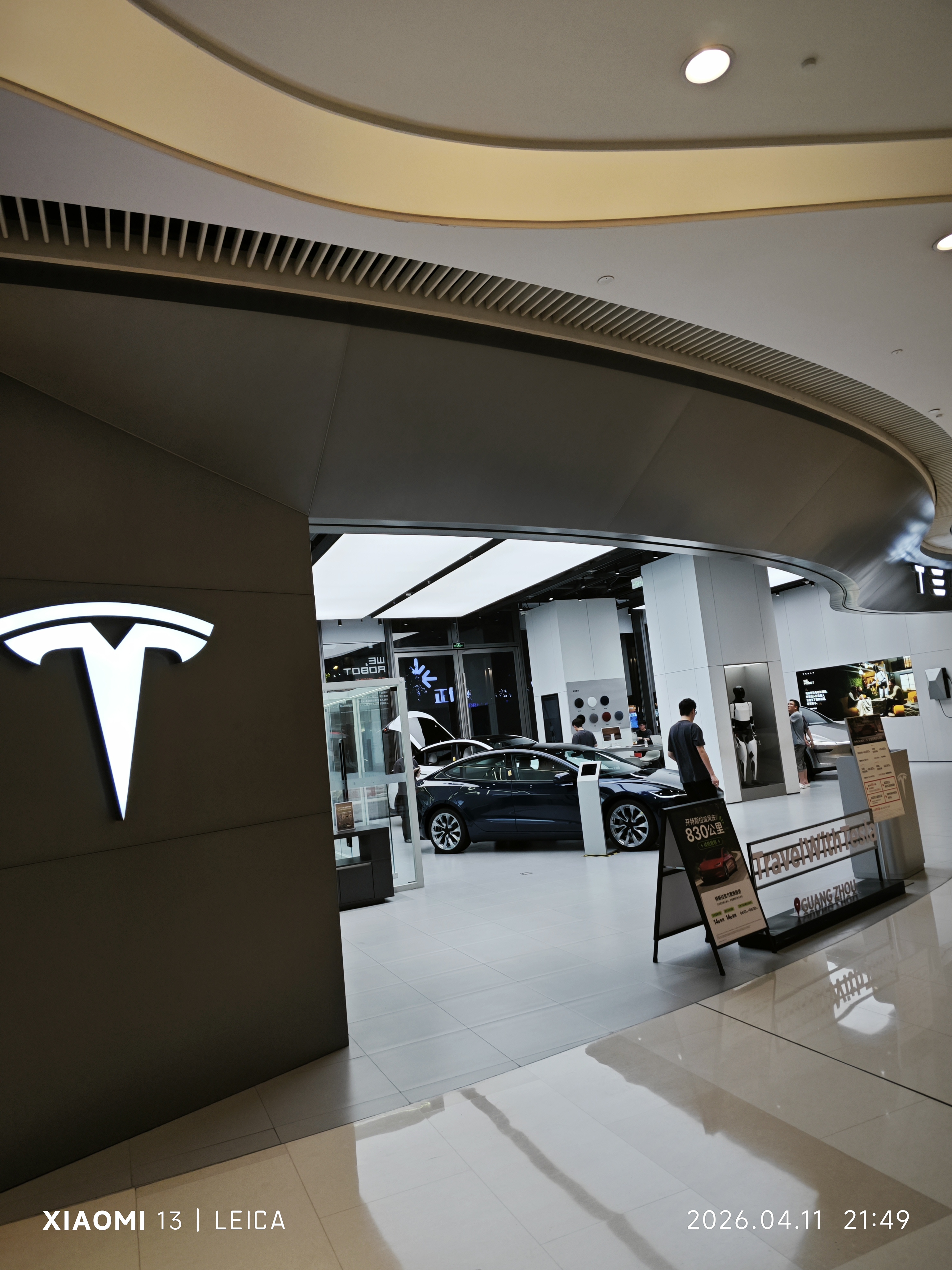 软膜天花吊顶在天环特斯拉汽车店 软膜天花吊顶在天环特斯拉汽车店