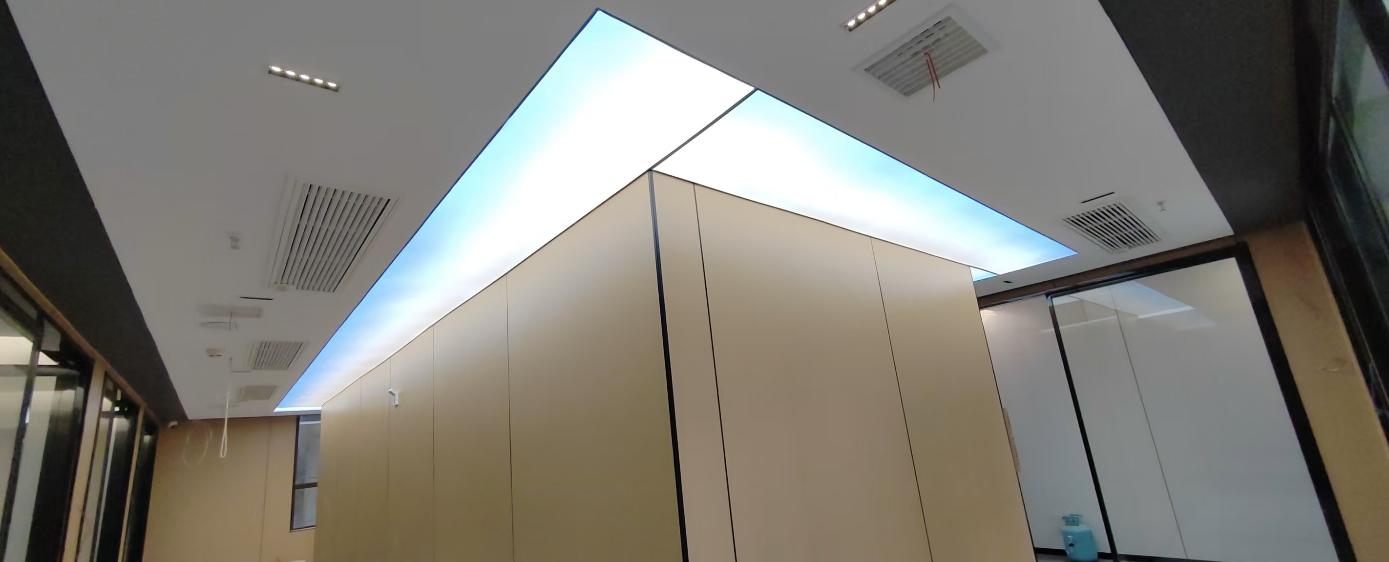 电竞房软膜灯光施工手记｜软膜灯优势及现场落地分享